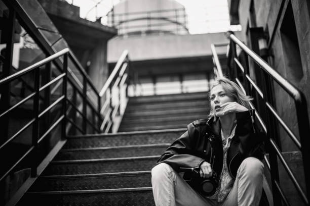 istock Girl photographer 844199108