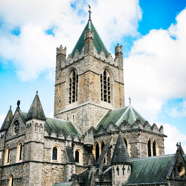 собор церкви христа в дублине, ирландия - christ church cathedral стоковые фото и изображения