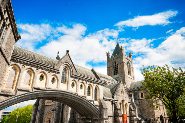 собор церкви христа в дублине, ирландия - christ church cathedral стоковые фото и изображения