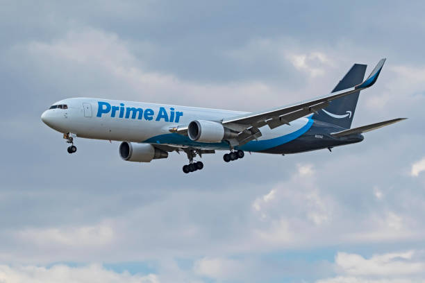 airplane amazon prime air freight jet landing at ontario international airport - wheel airplane landing air vehicle imagens e fotografias de stock