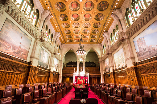 La cámara del Senado en el edificio del Parlamento canadiense photo
