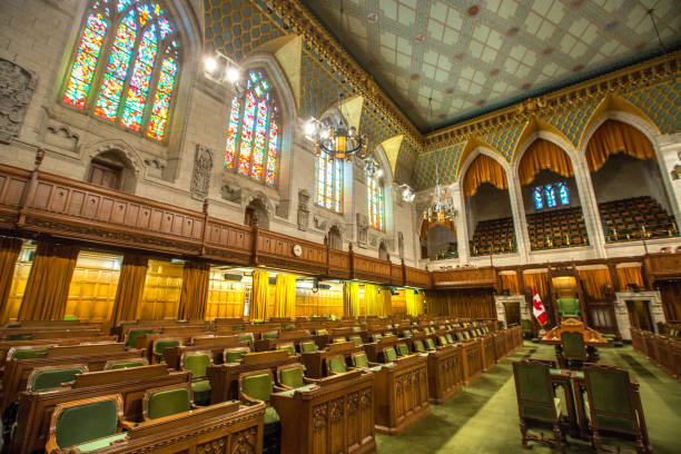 chambre des communes dans le bâtiment du parlement canadien - commons photos et images de collection