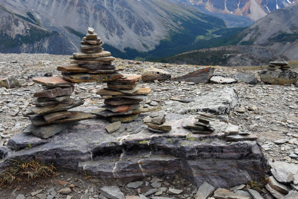 inukshuk An image of an Inuktitut build on a rock. inukshuk whistler cairn mountain stock pictures, royalty-free photos & images