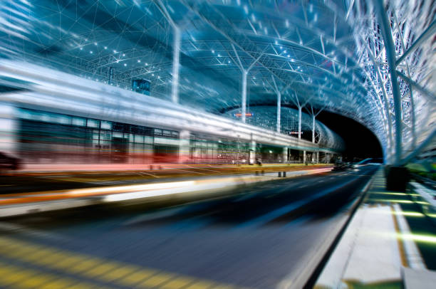 высокоскоростная железнодорожная станция - zoom blur стоковые фото и изображения