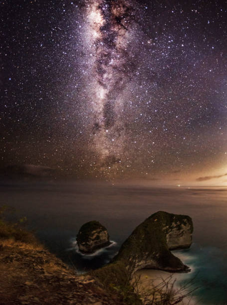 istock kelingking beach Nusa Penida at night 844326892