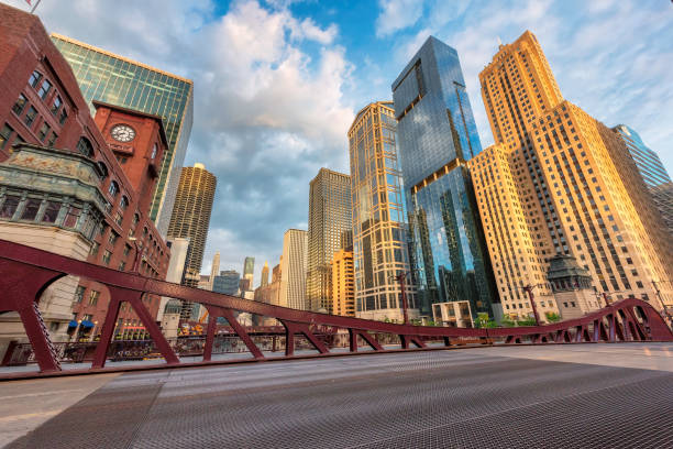 A grayscale low-angle shot of the Chicago river with an open bridge