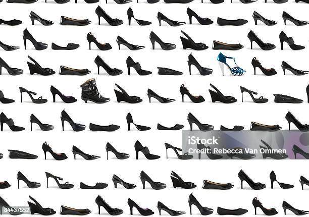 グリッド多くのブラックシューズと青の靴 - 秩序のストックフォトや画像を多数ご用意 - 秩序, 靴, カットアウト