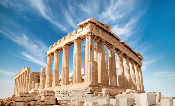 parthenon a la acrópolis en atenas, grecia - monumento fotografías e imágenes de stock