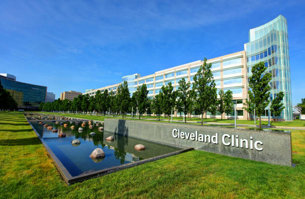 Cleveland Clinic Cleveland, Ohio, USA - June 17, 2017: Daytime view of Cleveland Clinic main campus entrance reflecting pool near University Circle cleveland ohio stock pictures, royalty-free photos & images