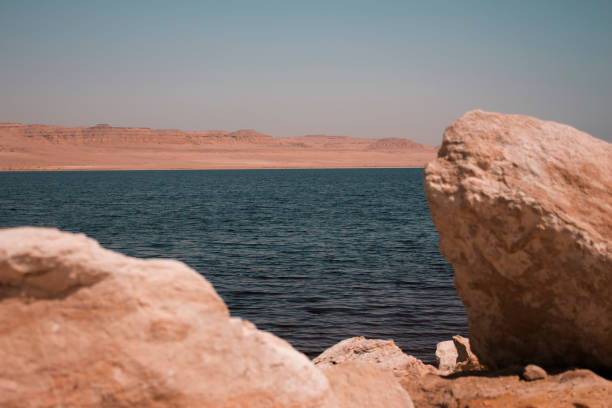 lago qarun - fayoum fotografías e imágenes de stock