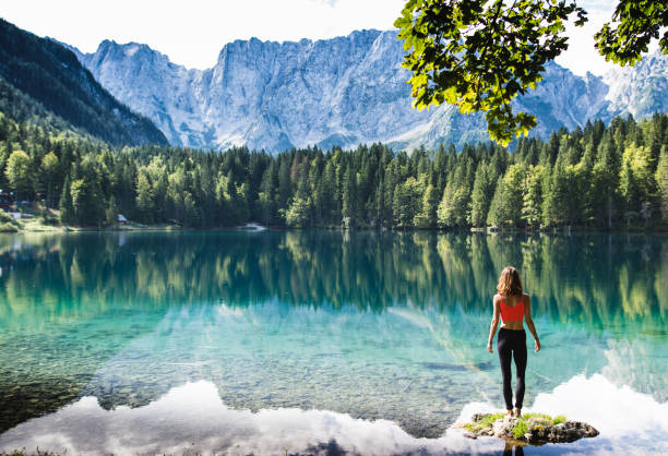 wonderlust - lake tranquil scene landscape zen like fotografías e imágenes de stock