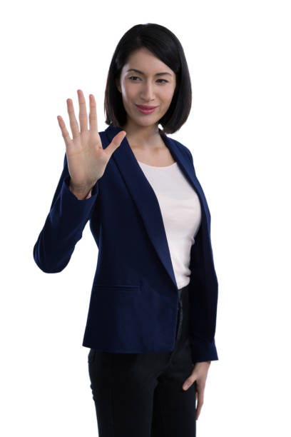 femme d'affaires touchant invisible à écran plat - anticipation smiling touching image technique photos et images de collection