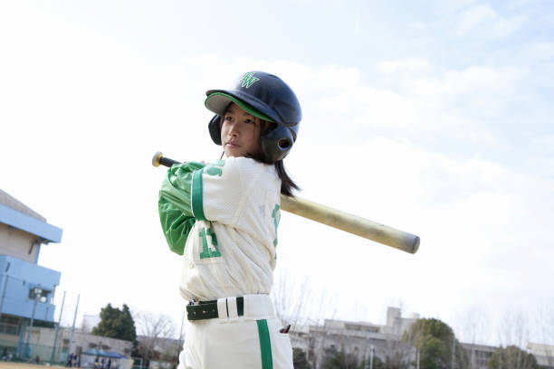 batting baseball mädchen - baseball hitting baseball player child stock-fotos und bilder