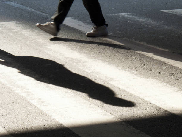 istock Those who cross the pedestrian crossing 844900674