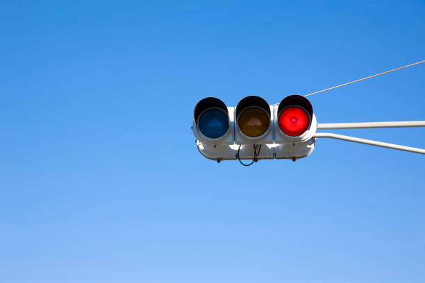 красный свет - road signal стоковые фото и изображения