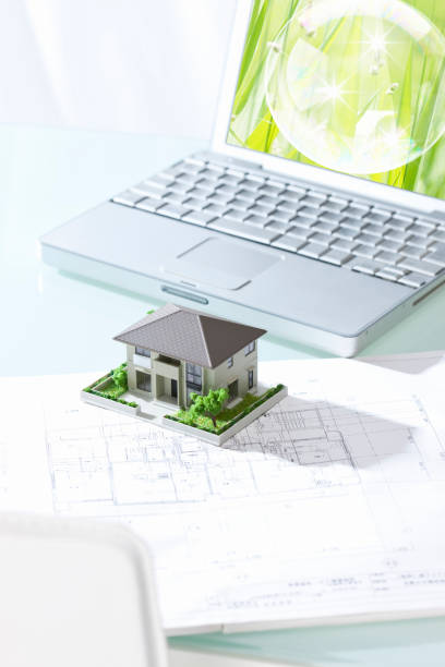 istock Model of the laptop and home 845003124