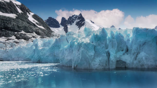 drygalski 피 요 르 드, 사우스 조지아 섬에에서 청록색 색된 빙하 얼음 닫습니다. - south sandwich islands 뉴스 사진 이미지