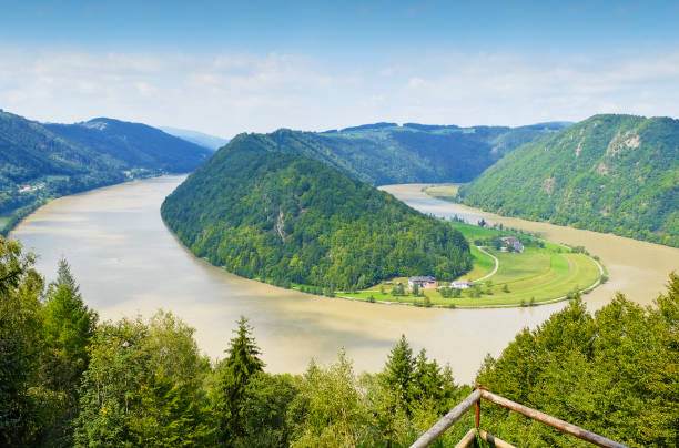 schlögener schlinge, curva no rio danúbio, upperaustria - danube river danube valley austria valley - fotografias e filmes do acervo