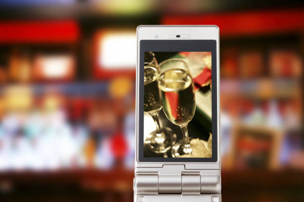 champagne on the mobile screen - netting champagne wine drink imagens e fotografias de stock