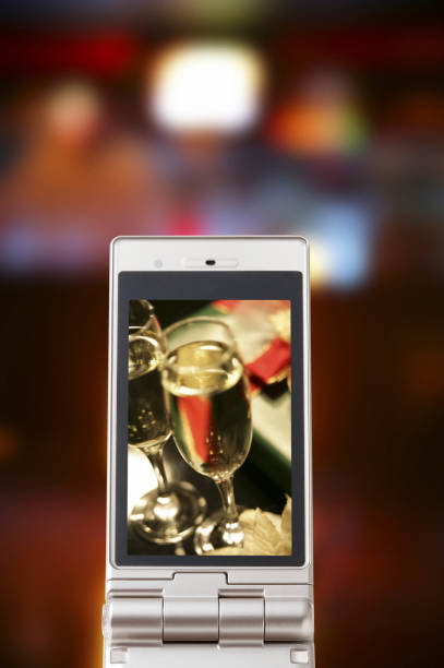 champagne on the mobile screen - netting champagne wine drink imagens e fotografias de stock