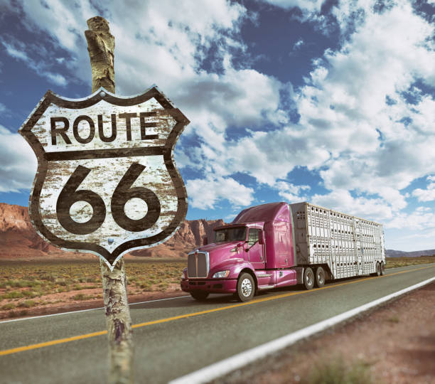 ciężarówka przejeżdżając przez południowo-zachodnie stany usa na trasie 66 - route 66 thoroughfare sign number 66 zdjęcia i obrazy z banku zdjęć