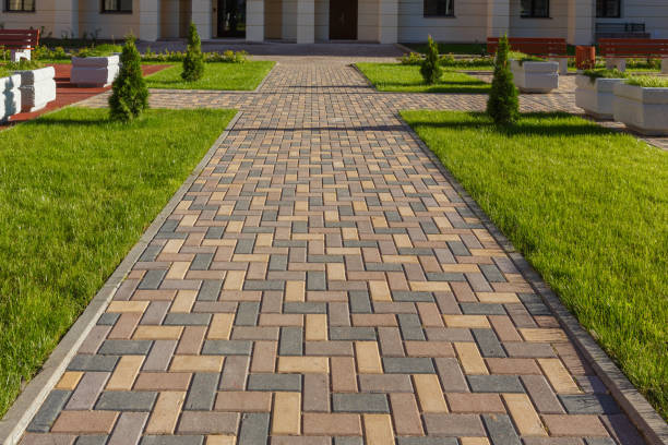 pavimento de estrada de paralelepípedos coloridos - stone paving stone patio driveway - fotografias e filmes do acervo