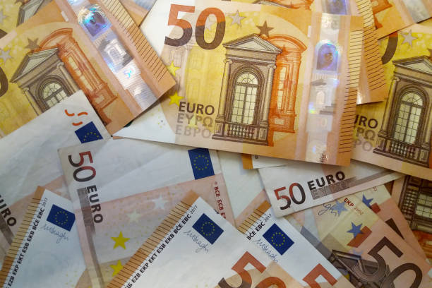 pięćdziesiąt banknotów euro - black market zdjęcia i obrazy z banku zdjęć