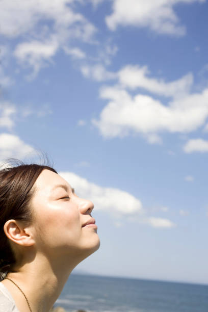 istock Women see the sky 845195018