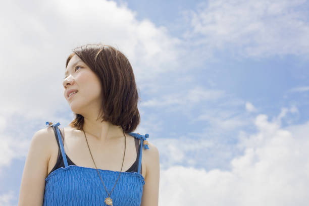 istock Women see the sky 845195390