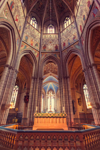 intérieur cathédrale d’uppsala - uppsala cathedral photos et images de collection