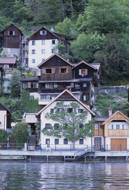 istock Hallstatt Lake House 845208888