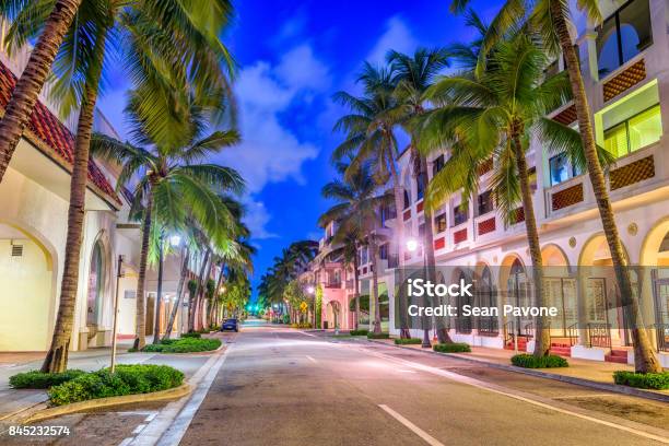 Palm Beach On Worth Ave Stock Photo - Download Image Now - Palm Beach - Florida, Avenue, Luxury