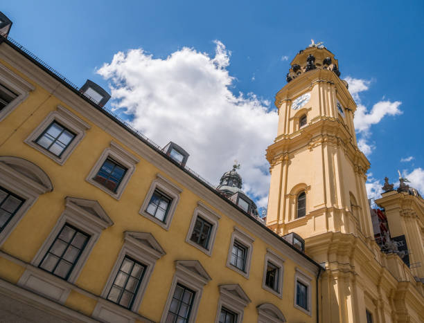 la chiesa teatina nella città di monaco di baviera, germania - chiesa dei frati teatini foto e immagini stock