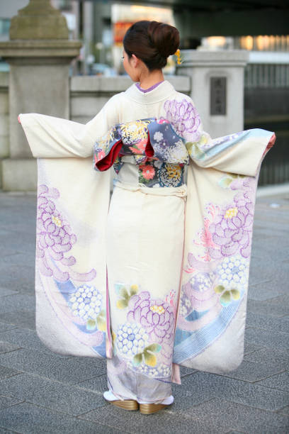 istock Kimono-clad woman from behind 845249726