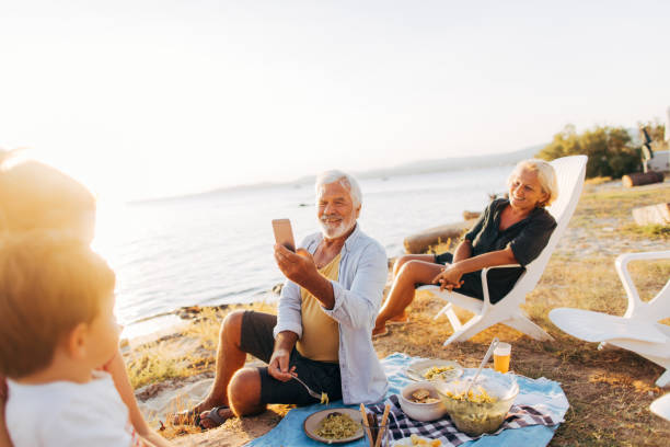 istock Capturing our picnic moments 845260092