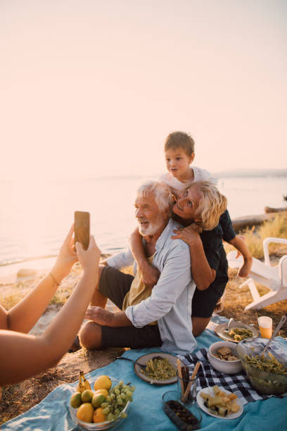 istock Capturing our picnic moments 845260624