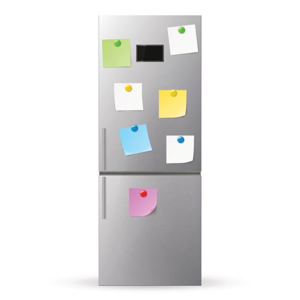 leeres papier und kleben sie papier auf kühlschranktür. kühlschrank - magnetbuchstabe stock-grafiken, -clipart, -cartoons und -symbole