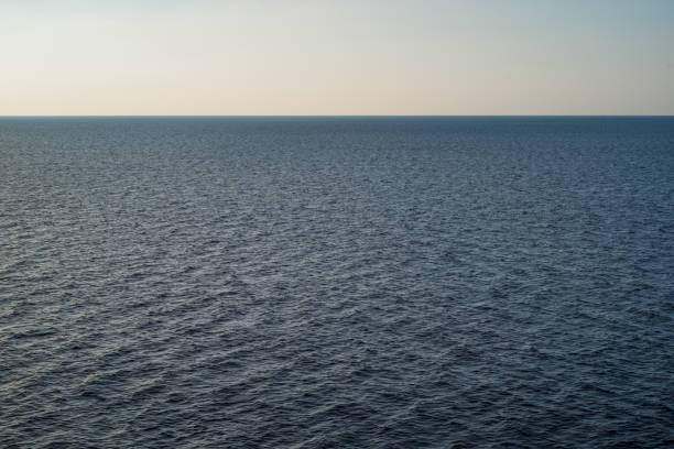 простое морское задняя земля изображение - wavelet стоковые фото и изображения