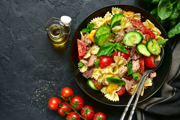 sałatka z tuńczyka - italian salad zdjęcia i obrazy z banku zdjęć