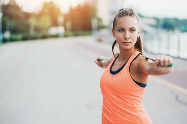 istock Young woman trainign outdoors 845367066