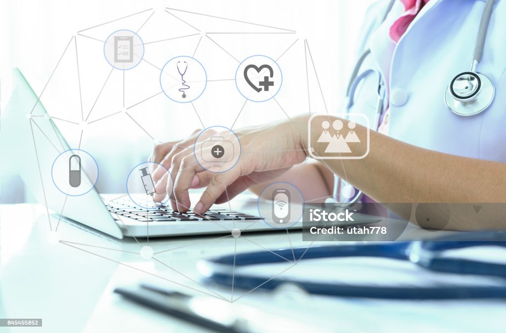 medical technology network Doctor using a laptop computer contact with patient. Concepts of technology communication, medical online network. Healthcare And Medicine Stock Photo
