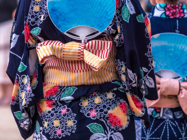日本女性の伝統的なカジュアルな夏を身に着けているコスチューム「浴衣」「きもの」 - 日本　祭り ストックフォトと画像