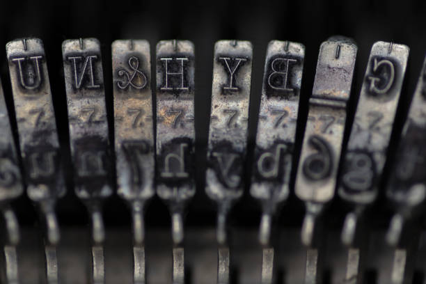 immagine macro della barra dei tipi manuale - typewriter hammer retro revival typebar foto e immagini stock