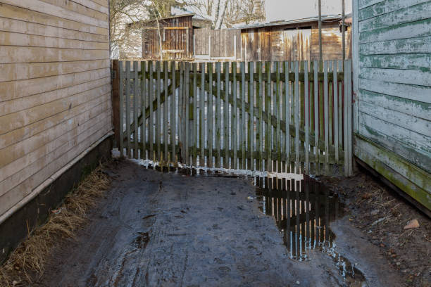 old wooden houses with fence in riga, latvia - 13571 imagens e fotografias de stock