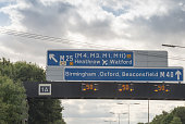 zeichen-der-autobahn-m25-und-m40.jpg?b=1&s=170x170&k=20&c=zfzeKD_-XuQOCm0KXM7rvG5AHPDL3x5zFLSyVbTrPOs=