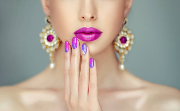 istock Stylish manicure and make up in a purple color. 845534354
