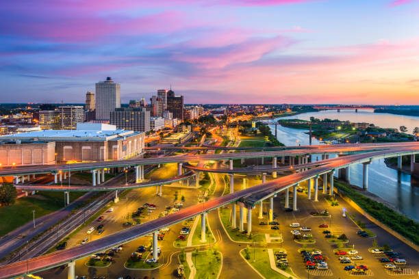 Memphis Tennessee USA Memphis, Tennessee, USA downtown skyline at dusk. memphis tennessee stock pictures, royalty-free photos & images