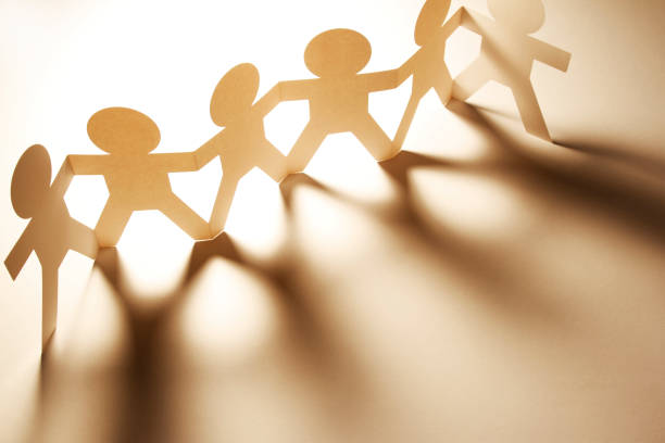 istock Paper chain team united 845666888