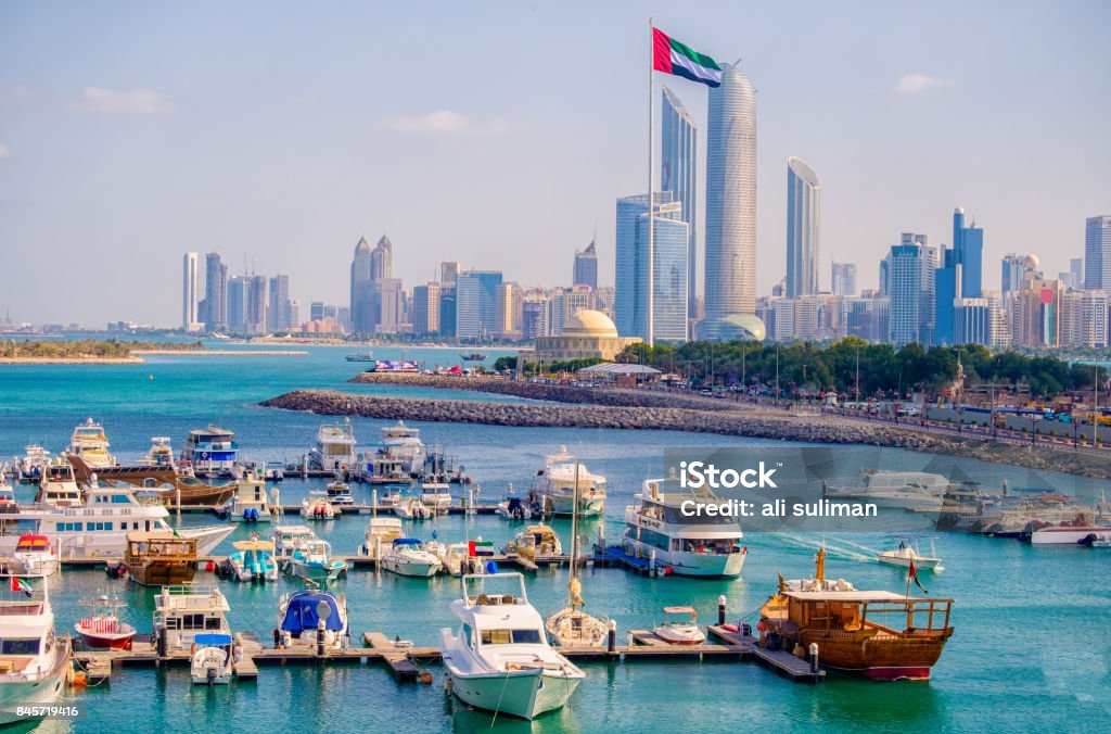 Abu Dhabi antenn skott - Royaltyfri Abu Dhabi Bildbanksbilder