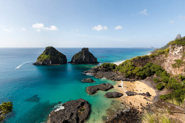 Two Brother mountain at Fernando de Noronha A DSLR Canon photo of the main natural landmark at Fernando de Noronha tropical island. Two Brothers mountain. Pernambuco, Brazil. two brothers mountain stock pictures, royalty-free photos & images